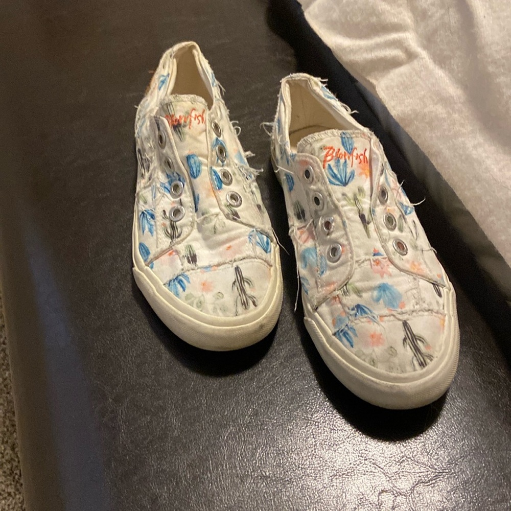 Shoes from blowfish with a cactus design.